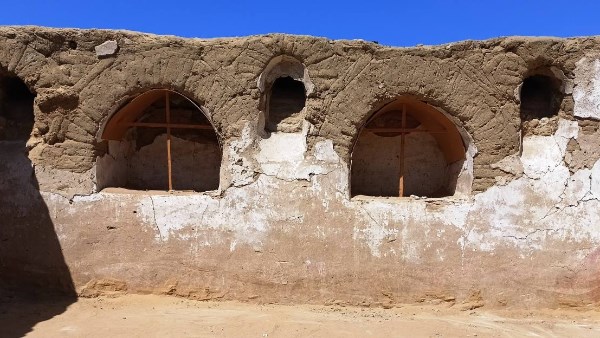 بقايا مبنى دير أثري