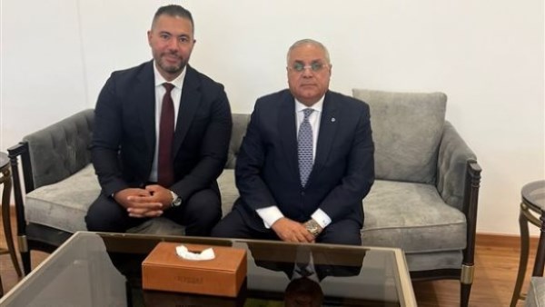 جانب من لقاء محمد صبري، نائب رئيس البورصة المصرية، مع هاشم السيد، الرئيس التنفيذي لوحدة الشركات المملوكة للدولة