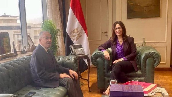 وزيرة الثقافة 