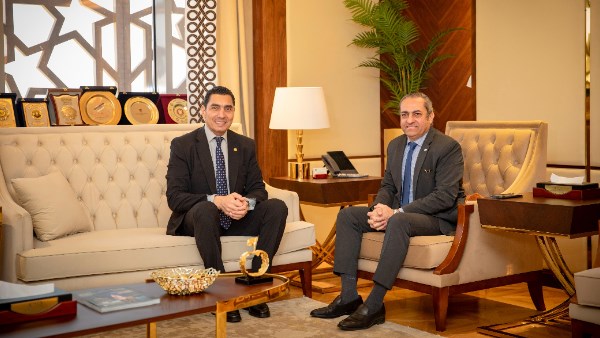 وزير الشباب والرياضة والمهندس خالد عباس 