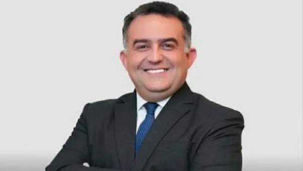 عمر صادق رئيس مجلس إدارة البورصة المصرية 