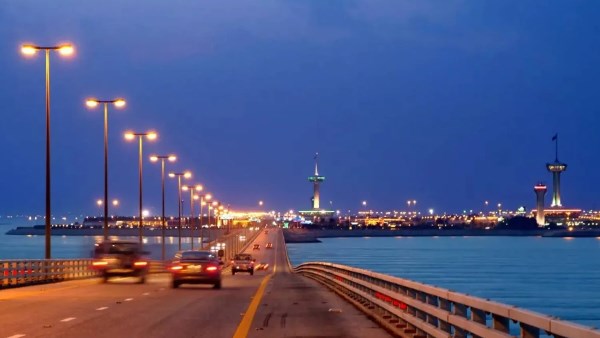 تحذير إيراني بإغلاق جسور وطرق في السعودية والإمارات والبحرين كمناطق عسكرية الليلة