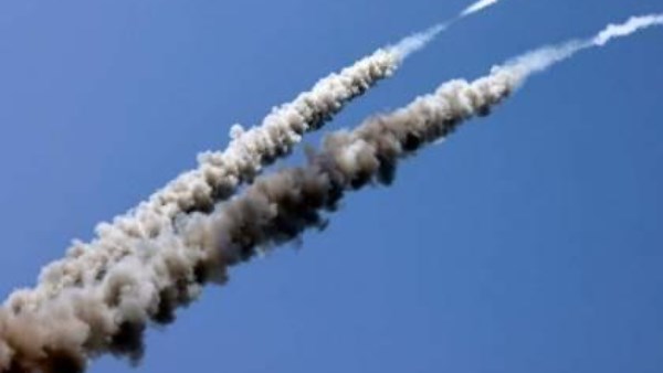 قطر.. إصابة 4 أشخاص بينهم طفلة جراء سقوط شظايا صاروخية 