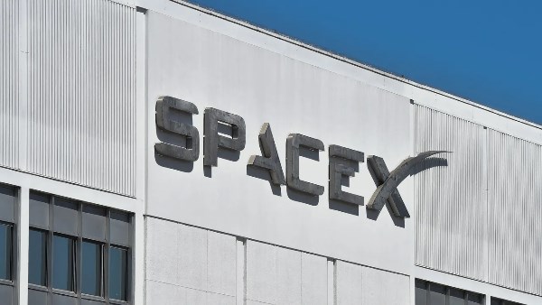 خسائر ضخمة رغم الإيرادات.. سبيس إكس تواجه تحديات قبل الطرح العام