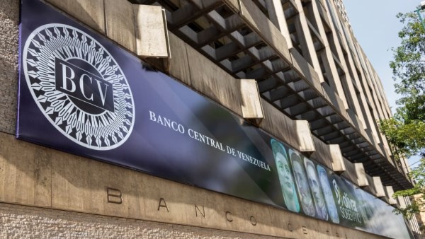 أمريكا ترفع العقوبات عن المصرف المركزي الفنزويلي 