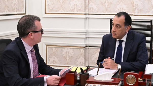 مدبولي يبحث خطط التحول للاقتصاد الأخضر والطاقة المتجددة