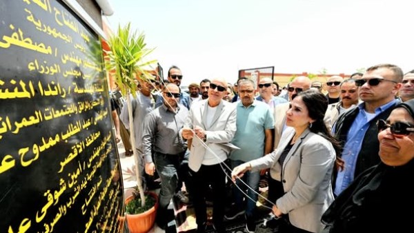 وزيرة الإسكان ومحافظ الأقصر يفتتحان مشروعات خدمية كبرى لخدمة القرى