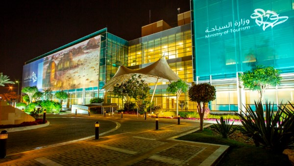 السعودية تعزز الابتكار السياحي بإطلاق هاكاثونات في 8 مدن