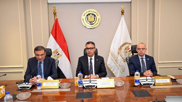 وزراء التموين والزراعة والاستثمار 