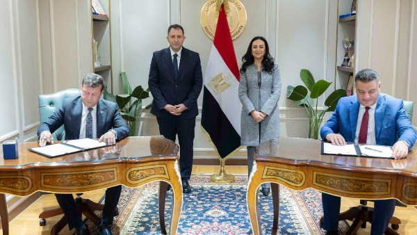  الدكتورة مايا مرسي