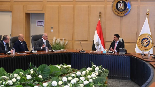 وزير الصناعة