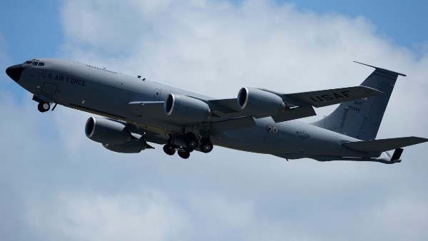 طائرات عسكرية