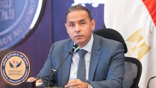 الدكتور إسلام عزام