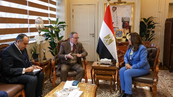 الدكتورة منال عوض