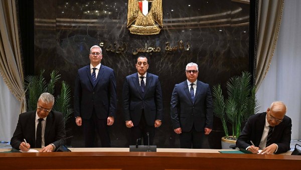 توقيع عقد شراكة