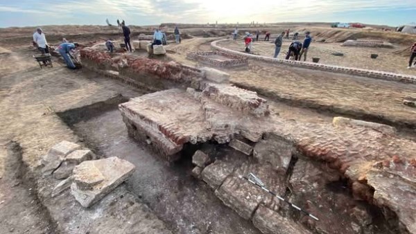 بقايا مبنى ديني