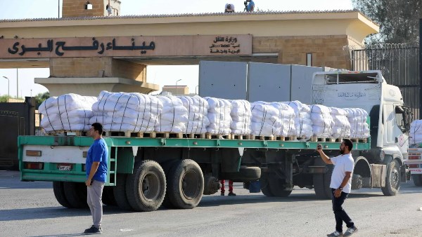 مساعدات إلى القطاع 