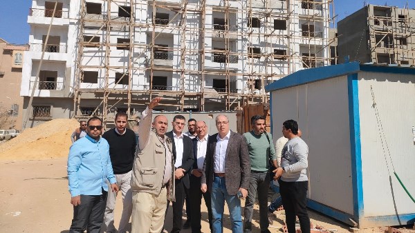 مسؤولو الإسكان