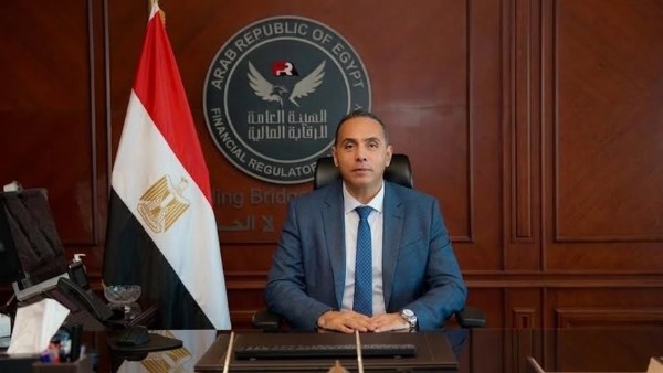 الدكتور إسلام عزام