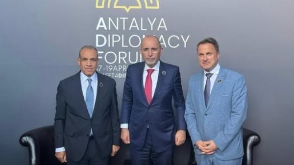 وزير الخارجية