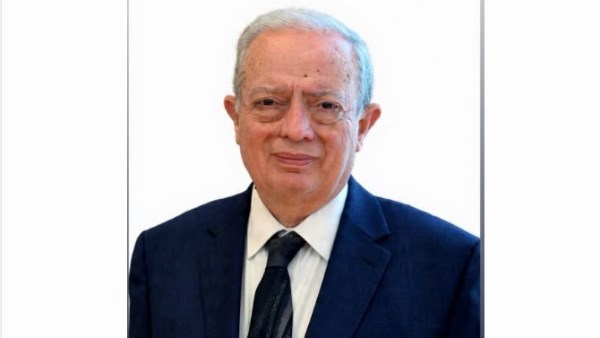 الدكتور حسين عيسى