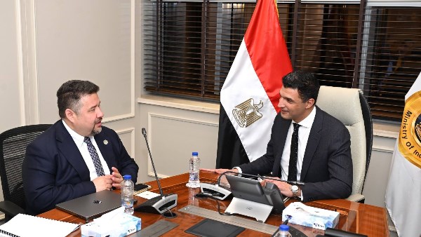 وزير الصناعة