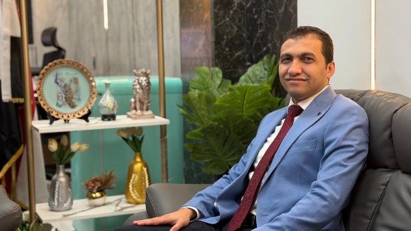 الدكتور عاطف أبو هاشم