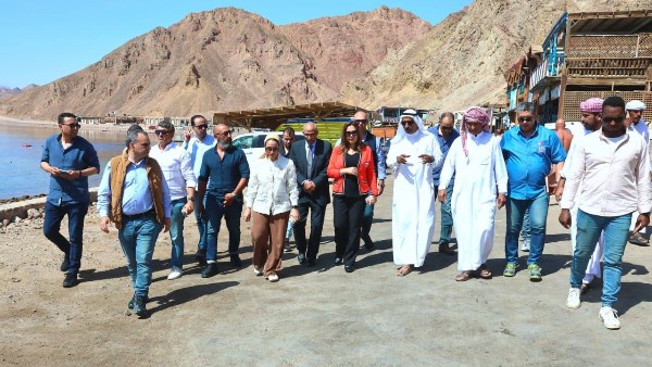 الدكتورة منال عوض