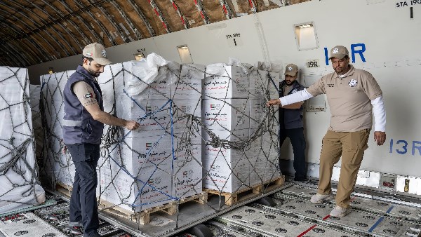 طائرة مساعدات