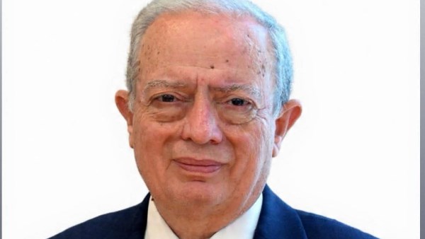 الدكتور حسين عيسى