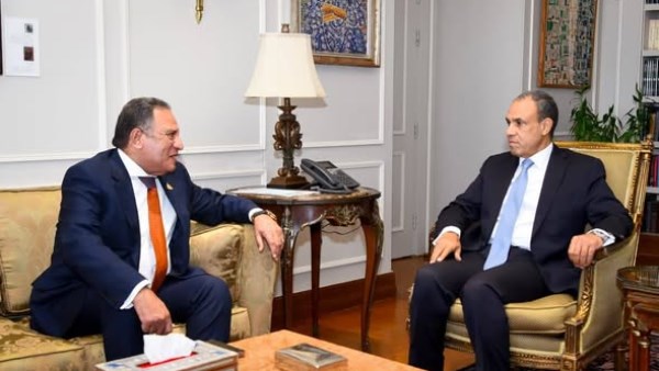  وزير الخارجية