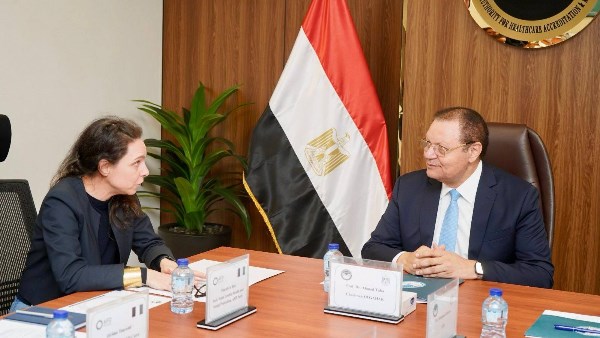  الدكتور أحمد طه