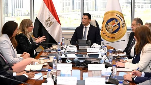 وزير الصناعة