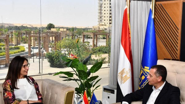 وزيرة الثقافة 