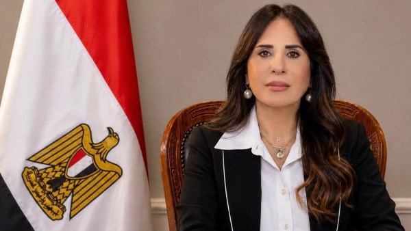 وزيرة الإسكان 