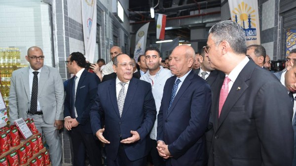 وزير التموين ومحافظ القاهرة 