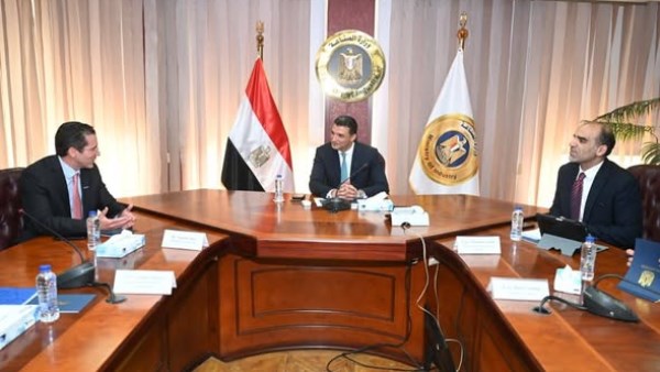 وزير الصناعة