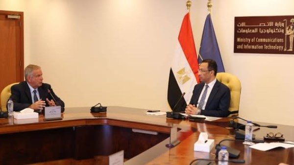 رأفت هندي وزير الاتصالات