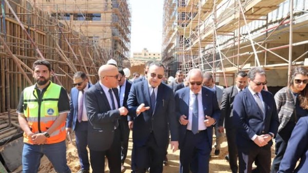 الدكتور عبد العزيز قنصوة