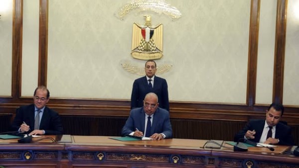 اتفاق بين شركة «تحيا مصر» ووزارتي الكهرباء والمالية لتمويل عدد من مشروعات الطاقة الجديدة والمتجددة
