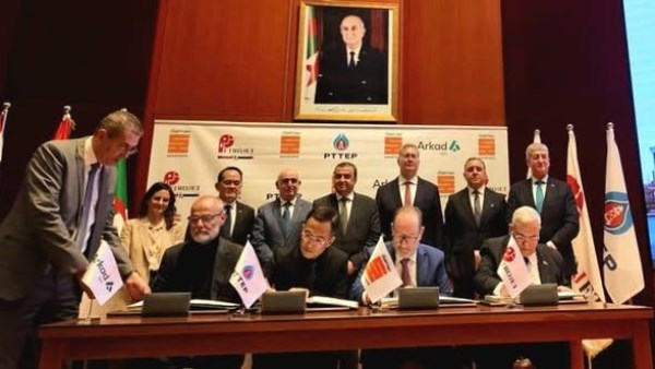 مصر والجزائر توقعان عقد المقاول العام لمشروع المرحلة الثانية لتطوير حقل حاسي بئر ركايز