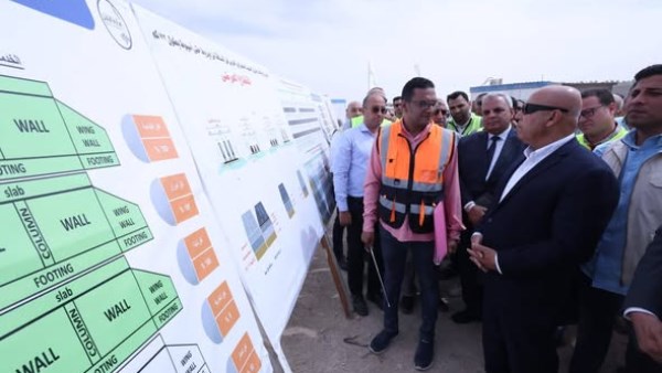 وزير النقل يوجه بسرعة إنجاز مشروعات الطرق والمحاور في الصعيد