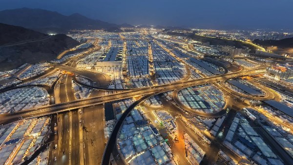 تركيب 298 لوحة كهربائية متطورة لرفع جاهزية المشاعر المقدسة
