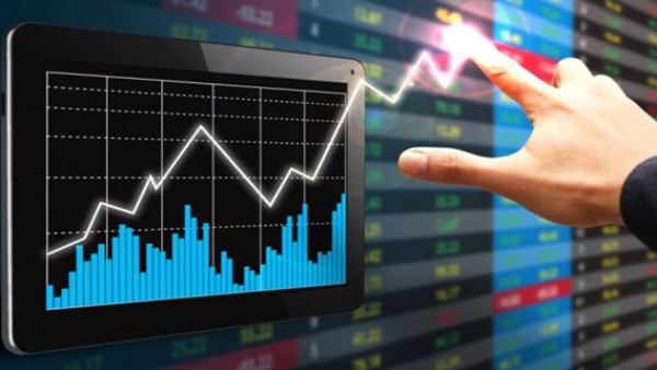 تحذيرات من تصحيح محتمل رغم الأداء القوي للأسواق العالمية
