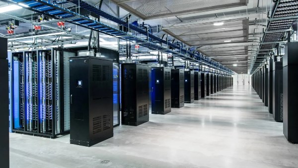 بعد تكليف الرئيس السيسي.. اعرف تفاصيل إعداد استراتيجية وطنية لتنظيم إنشاء مراكز البيانات