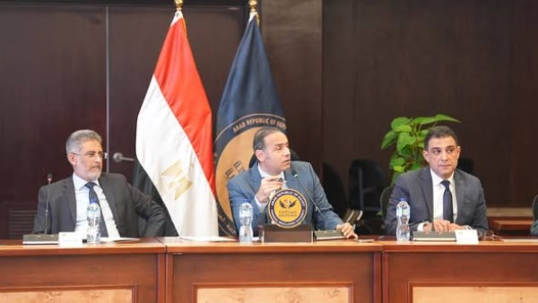 الدكتور إسلام عزام