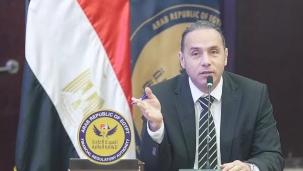 الدكتور إسلام عزام