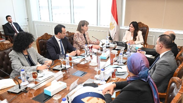 وزيرة الإسكان 