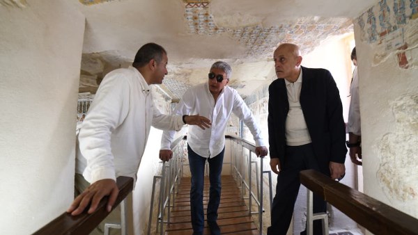 وزير السياحة