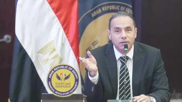 الدكتور إسلام عزام